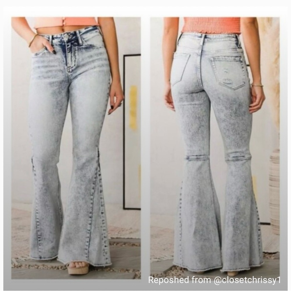 Buckle Blue Acid Wash Denim , cute bell bottom style jeans a lot of stretch - Picture 4 of 4